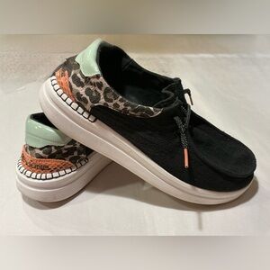 Hey Dude Wendy Rise Jungle Funk Leopard Black Upper Casual Slip On Woman Size 9